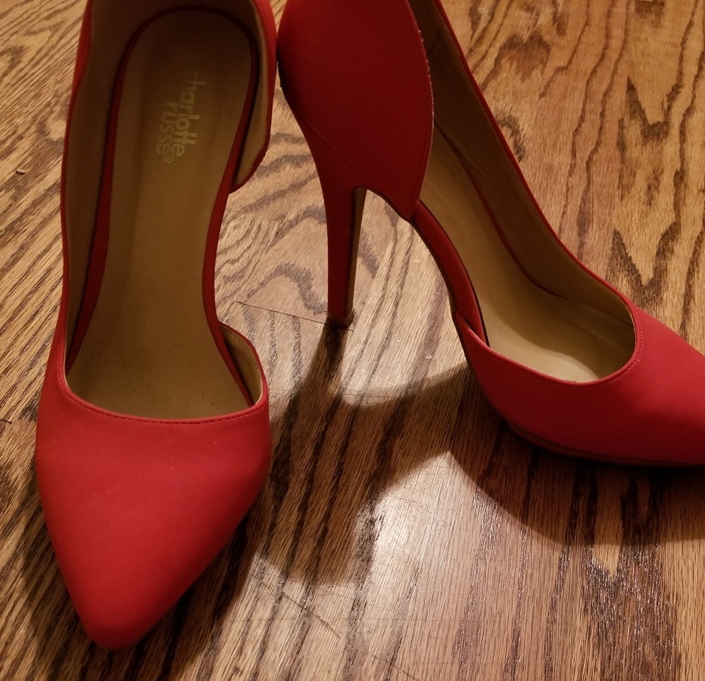 Orange size 8 pumps